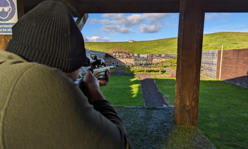 Image 1: Basic Air Rifle Shooting Experience (40 Shots) in a Professional Setup