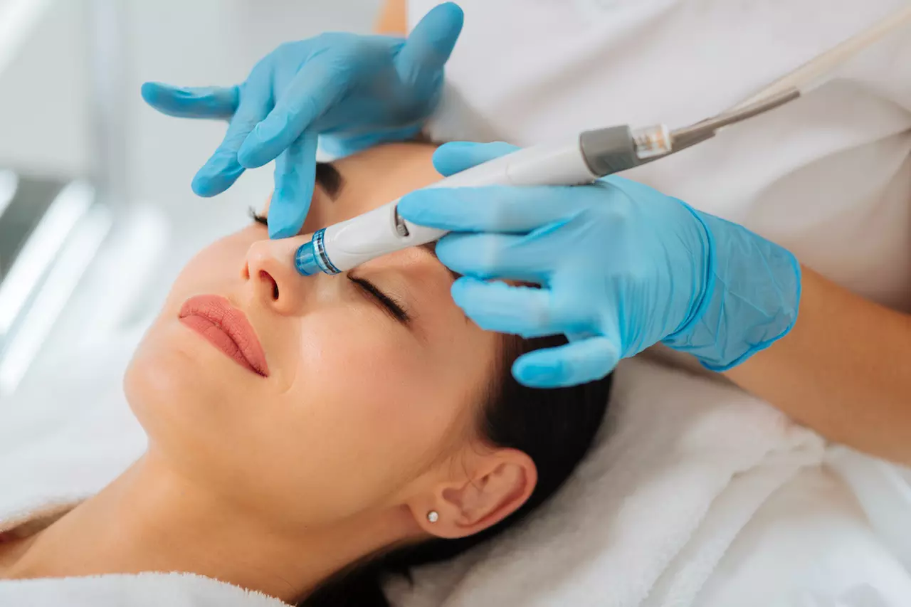Auszeit für die Haut: Microneedling- oder Aqua-Facial-Behandlung inkl. Hyaluron & Massage für das Gesicht - Primary Image