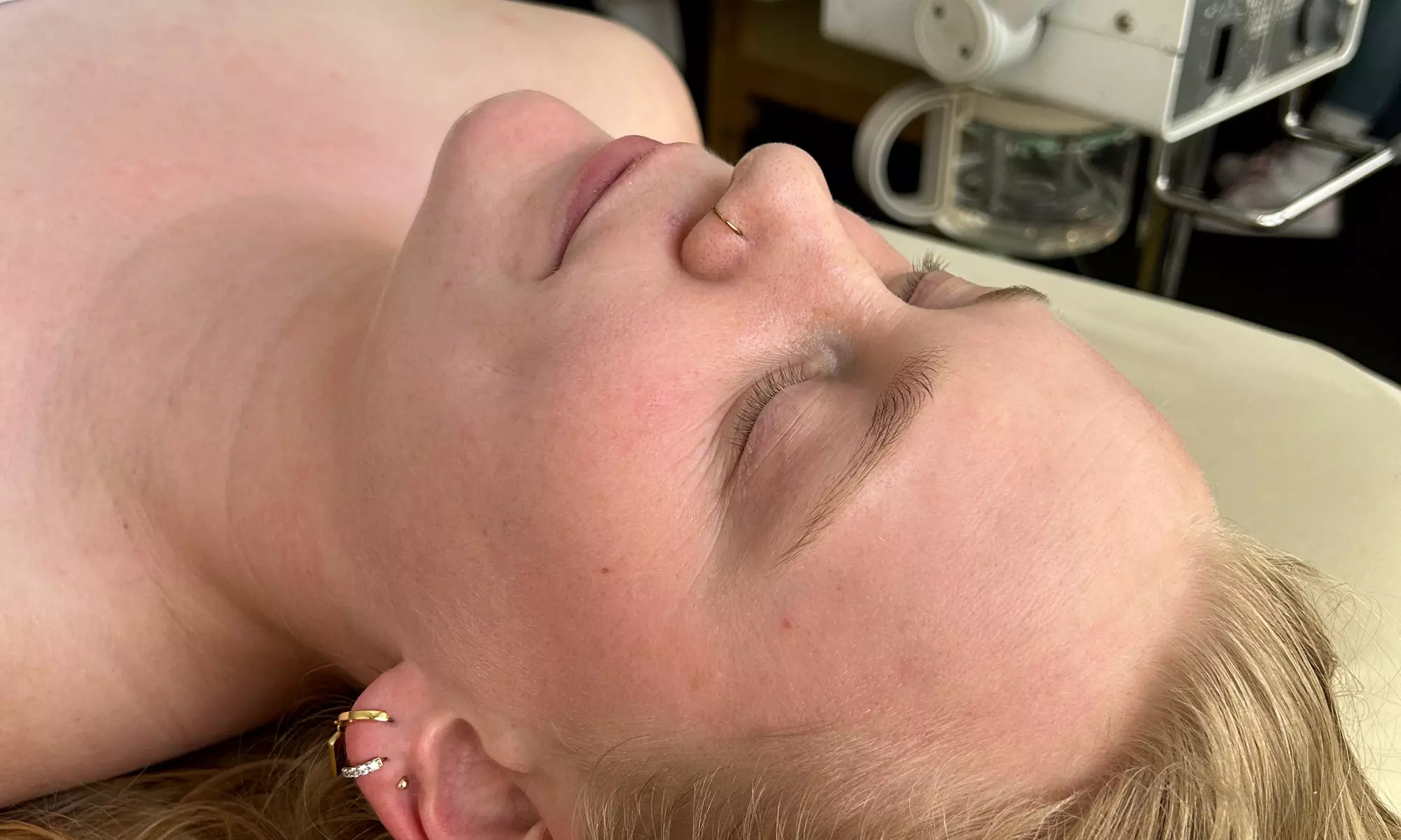 Up to 30% Off on Moisturizing Facial at Glow With O - Second Medium