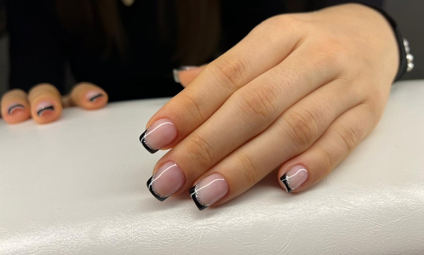 Image 4: Manicure i pedicure w 4 wariantach do wyboru