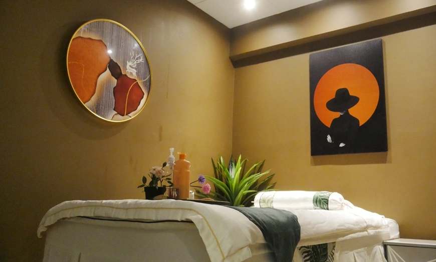 Image 3: Revitalize Your Senses w/ Choice of Spa Package at Hollywood High Spa