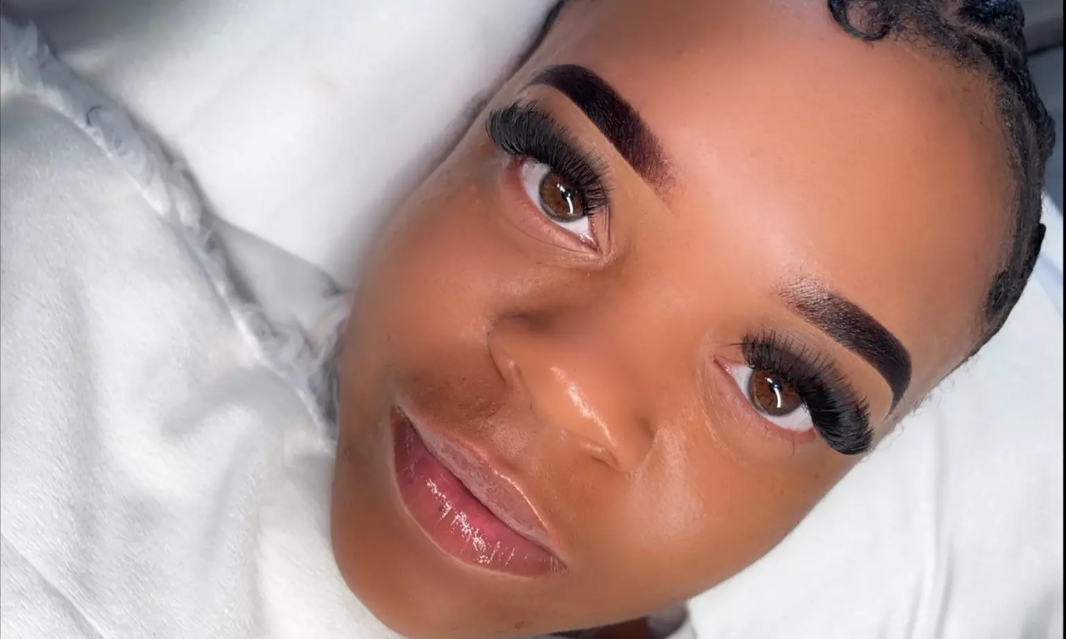 Unlock Flawless Beauty: Say Goodbye to Daily Makeup Hassles!