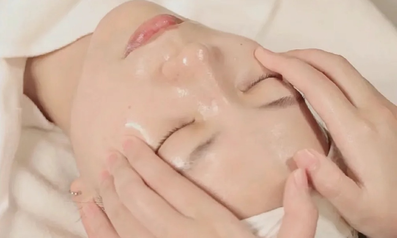 Up to 35% Off on Facial at Like skin