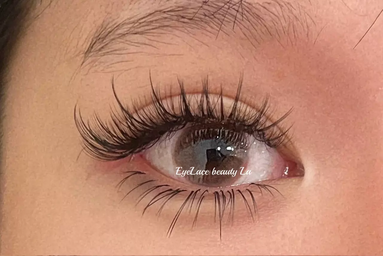Full Set Eyelash Extensions: Classic, Volume, YY Shape Available