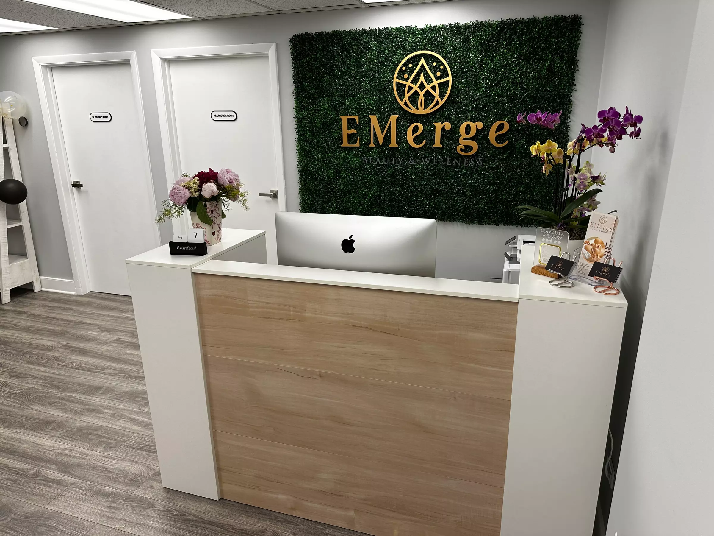 Achieve a Glow with One or Two Platinum Hydrafacials or VI Peels at Emerge Beauty And Wellness(Up to 36%Off) - Primary Image