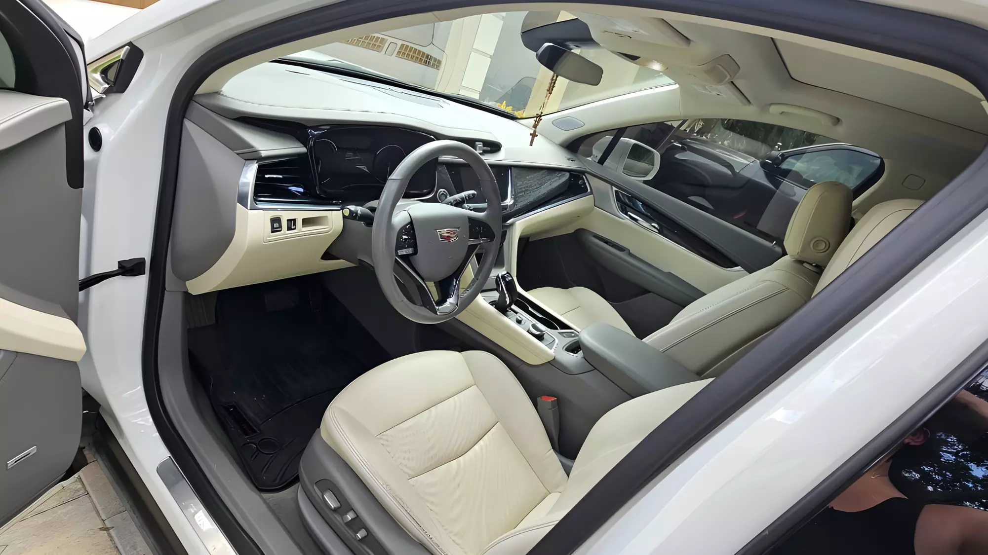 Get Your Car Looking Spotless with a Rinseless Wash