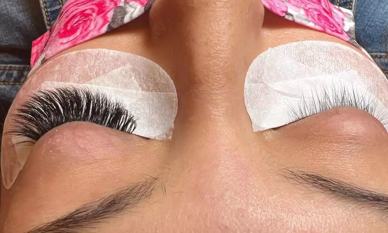 Get Stunning Lash Extensions for a Dramatic Look