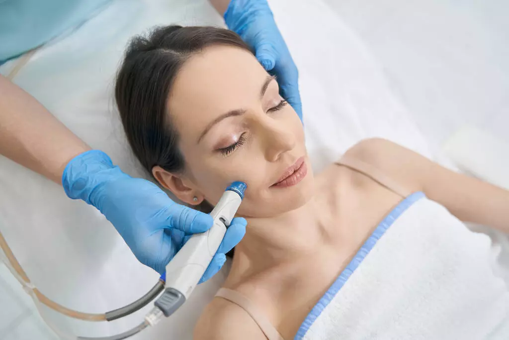 Up to 38% Off on HydraFacial at Beautymanors