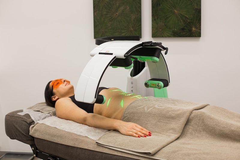 Up to 60% Off on Emerald Laser at Nidraveda PA