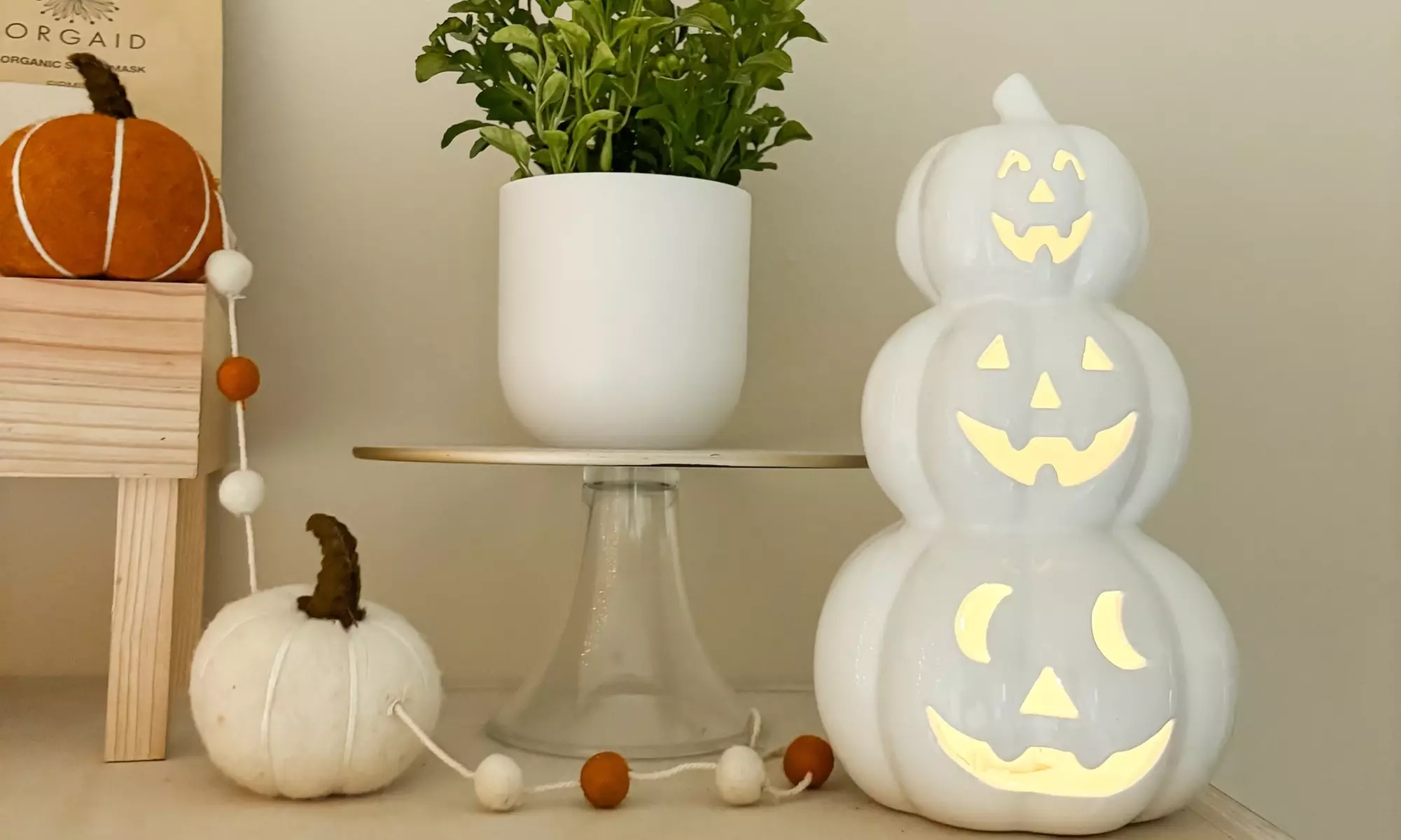 Transform Your Look at Amy’s Beauty Bar: Eyebrow, Lip, and Full Face Waxing Options! (Up to 55% Off)