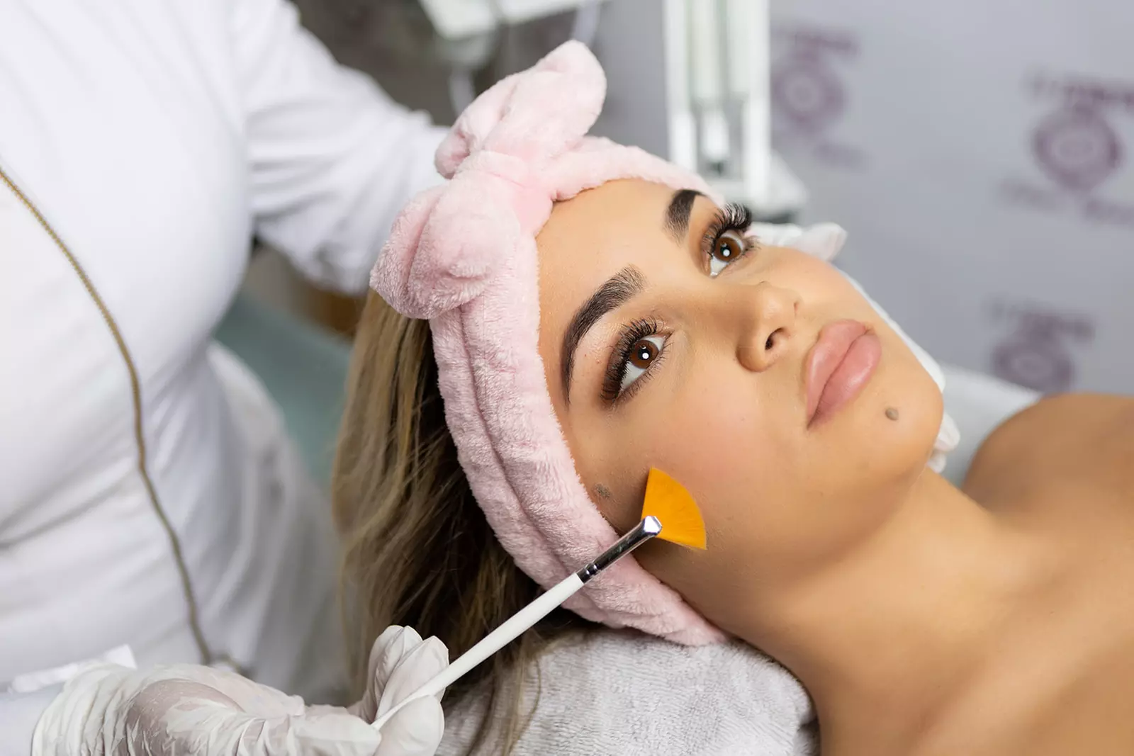 Up to 46% Off on Facial at E&LI Beauty Spa - Second Medium