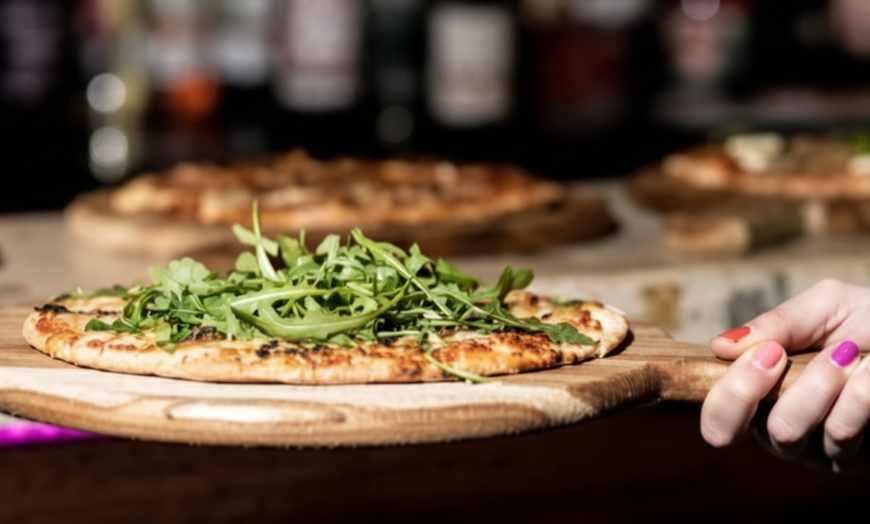 Image 2: Three Hours Unlimited Game Pass w/ One Beer/Wine + Pizza & Chicken