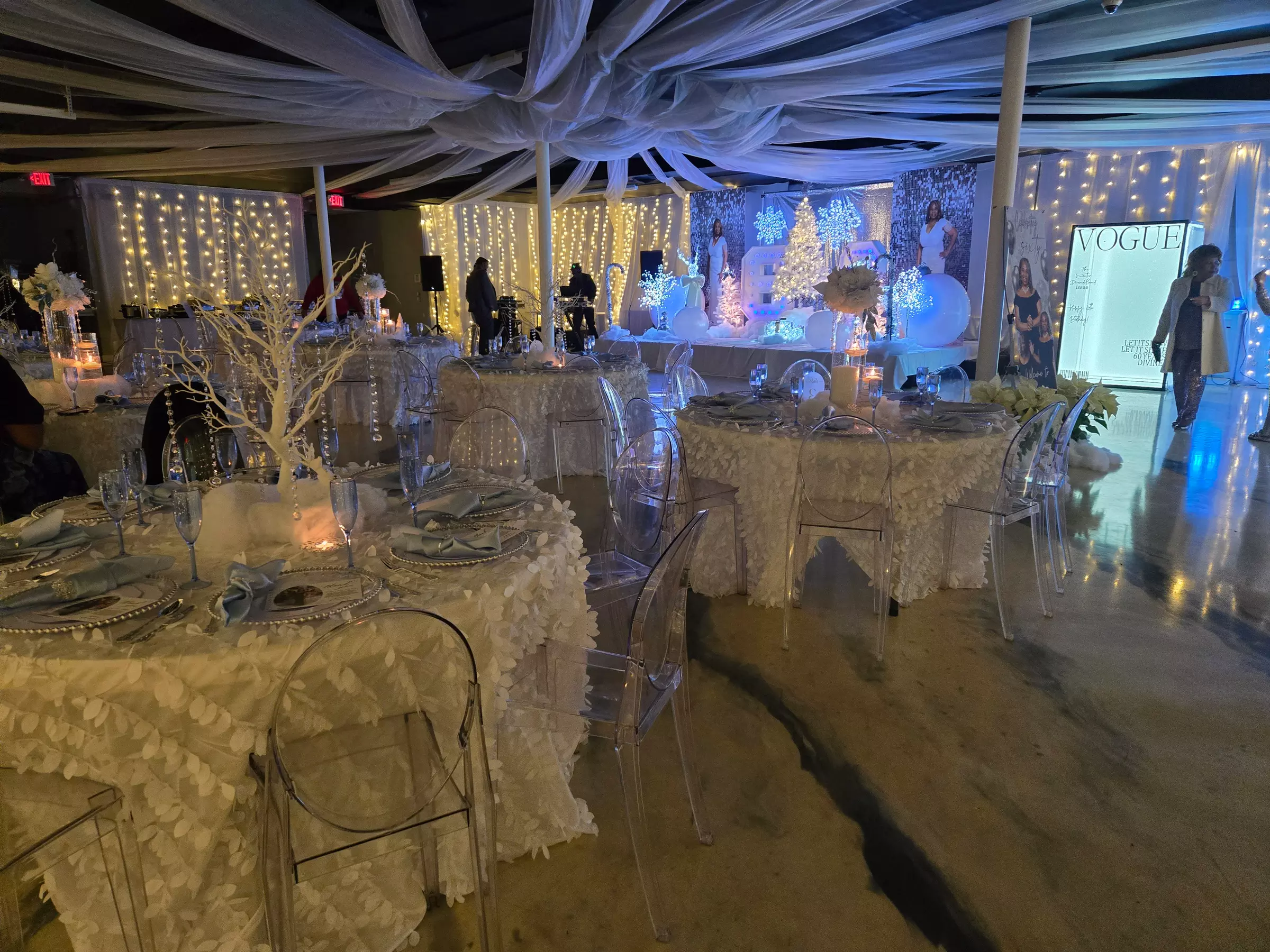 Magical Mirror Photobooth & LED Dance Floor For 4 Hours Of Wow