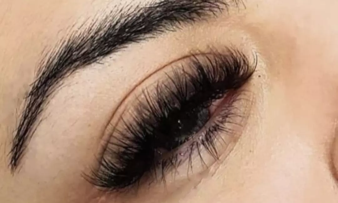 Full Set of Classic, Hybrid, or Volume Eyelash Extensions