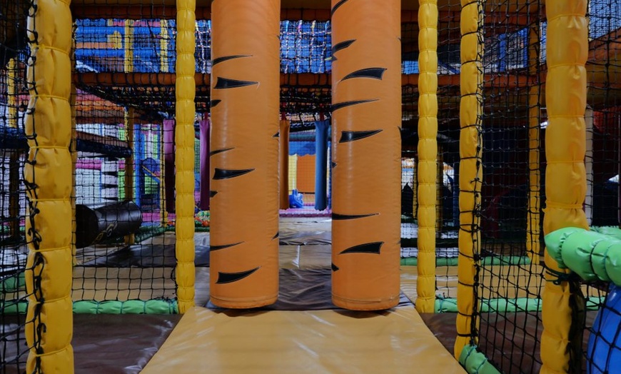 Image 2: Classic Party for 15 or 20 Children w/ Party Room, Host & Hot Buffet 