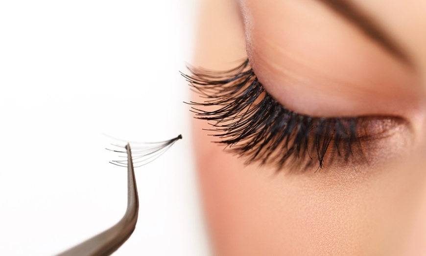 Image 2: Up to 50% Off on Eyelash Extensions at South Beauty Centre