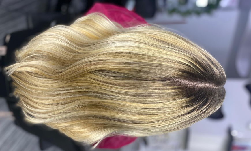 Image 11: Retoque de mechas o balayage con diagnóstico y tratamiento capilar