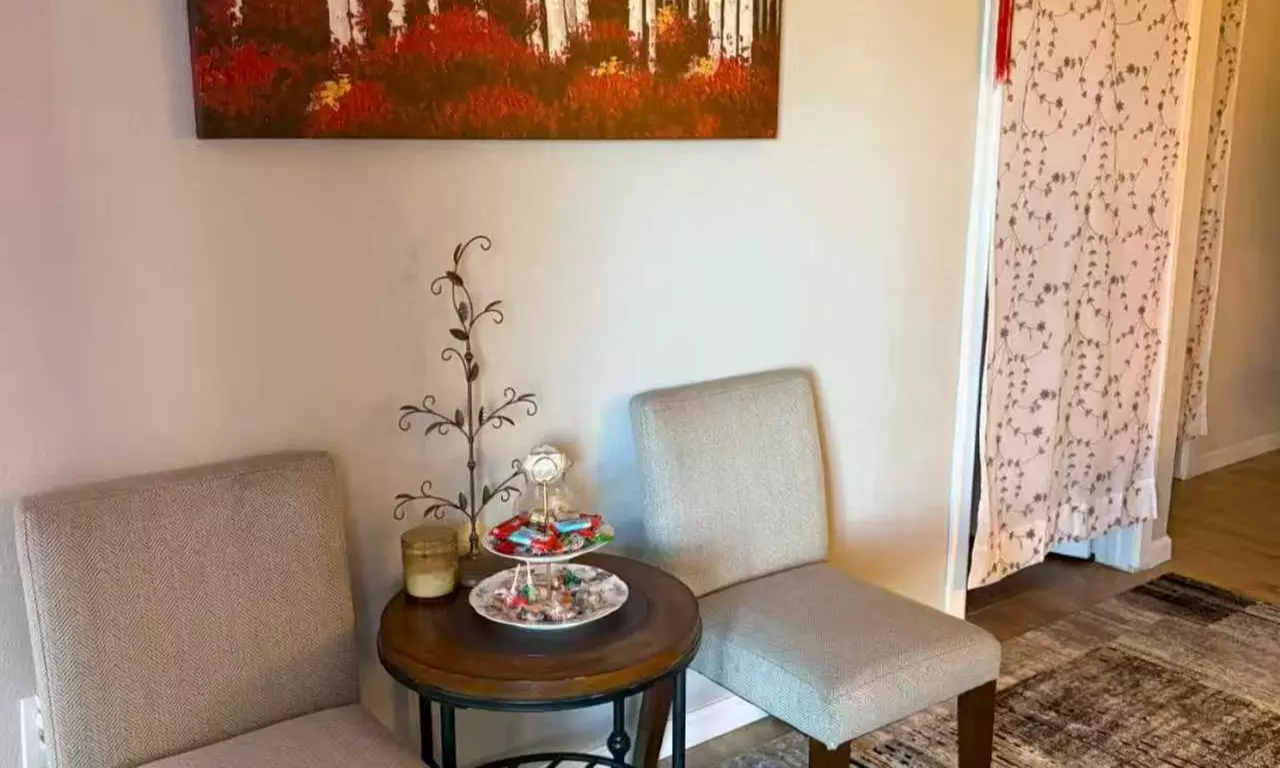 60-Minute Therapeutic Body Massage with Essential Oil and Hot Stones