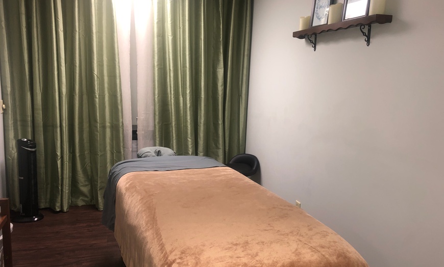 Image 3: Relaxing Swedish, Deep Tissue, & Exfoliating Body Scrub Massages