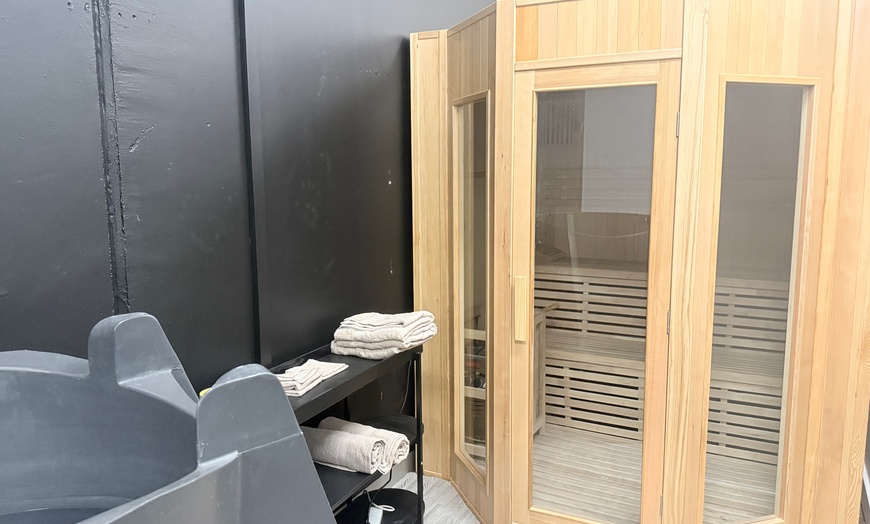 Image 5: Two Sessions: Full Body Red Light Therapy