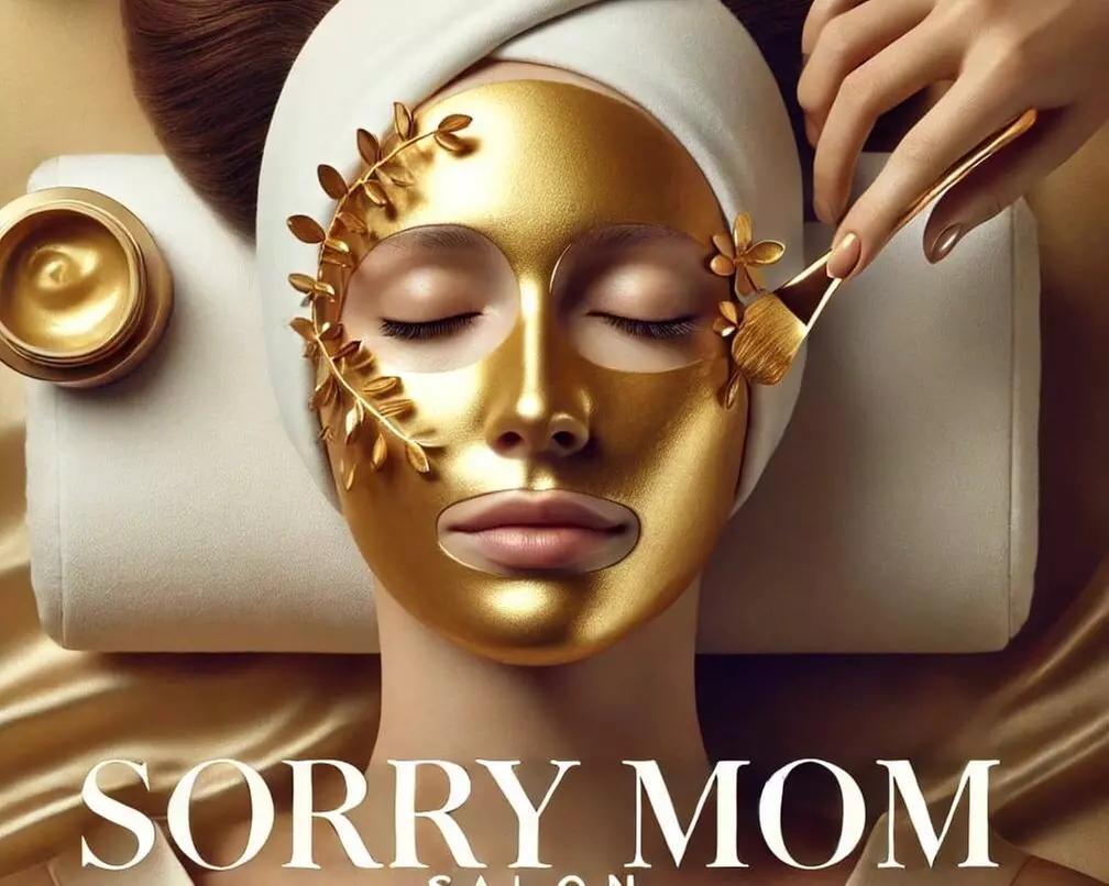 Do 61% zniżki na: Odmładzający zabieg ''Złoty Dotyk Młodości'' w firmie Tatuaż and Beauty Sorry Mom - Primary Image