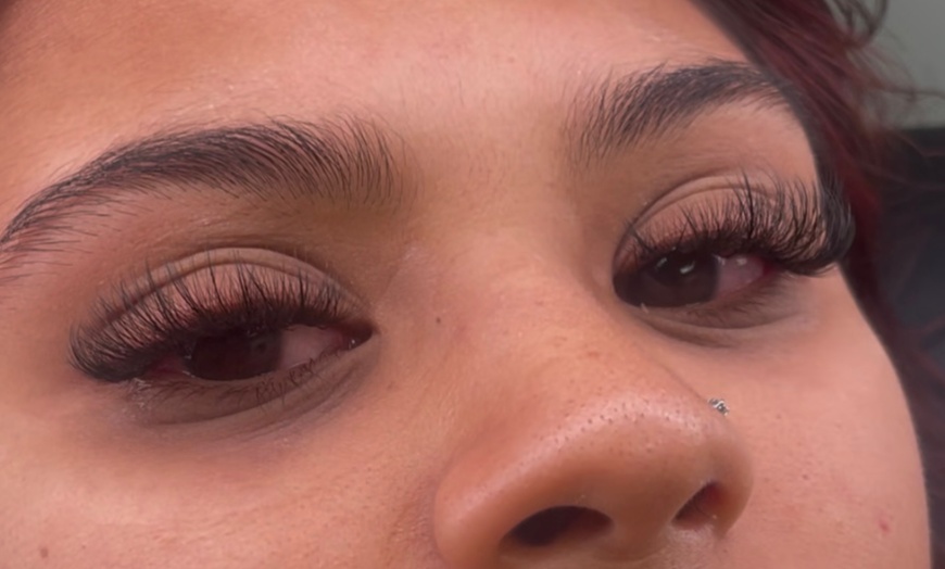 Image 3: Transform Your Look with Full Set Eyelash Extensions