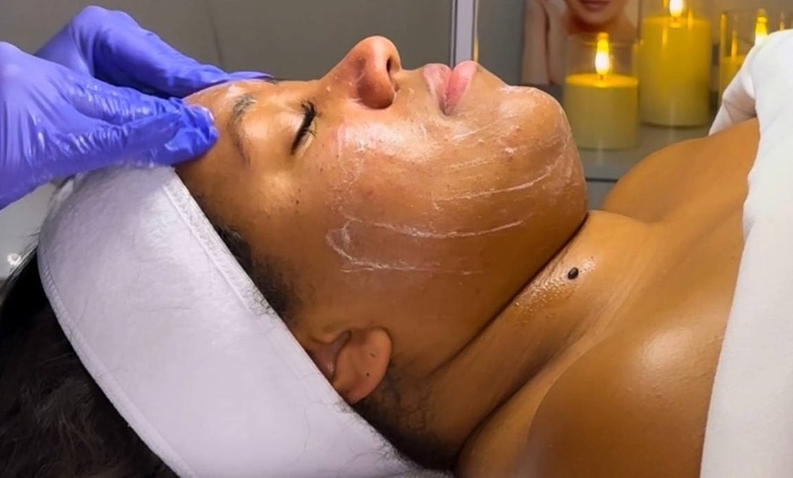 Image 3: Atrosa Signature Facial for a Fresh Look!