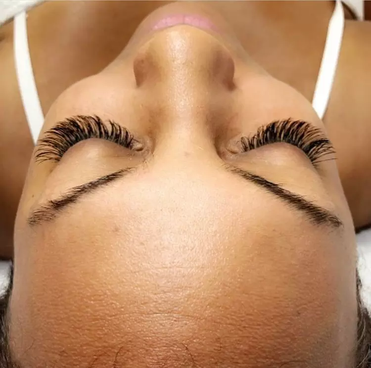 Transform Your Look with Classic, Hybrid, or Volume Eyelashes