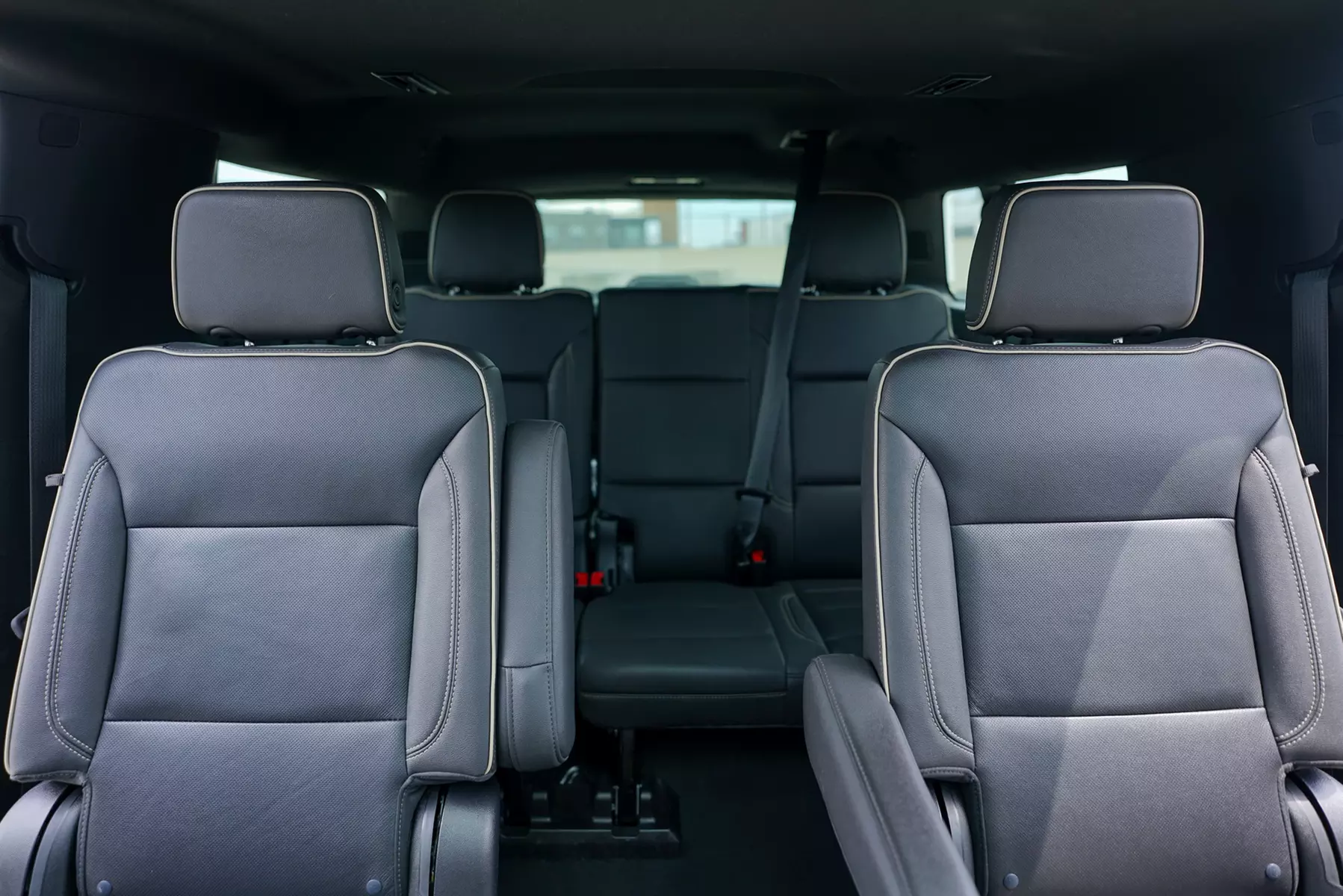 Convenient Airport Ride for Up to 6 Passengers