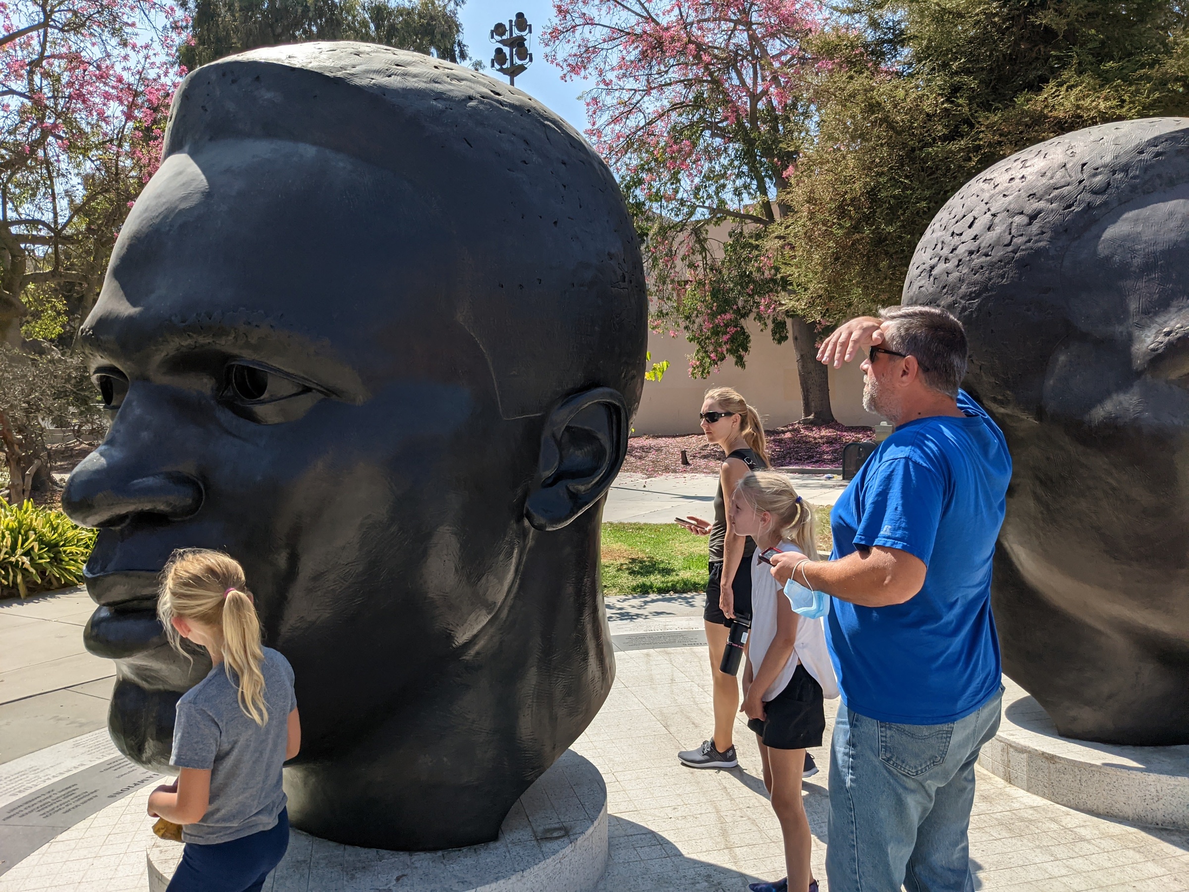 Explore cities with 2-hour scavenger hunt walking tours