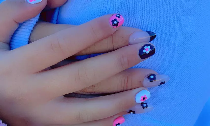 Up to 28% Off on Manicure - Shellac / No-Chip / Gel at The Beauty Studio - Second Medium