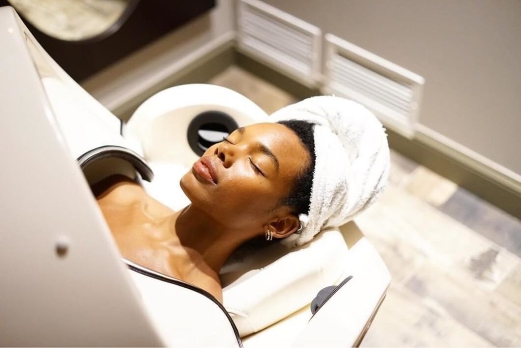 Explore Red Light Therapy Sessions for Relaxation and Weight Loss