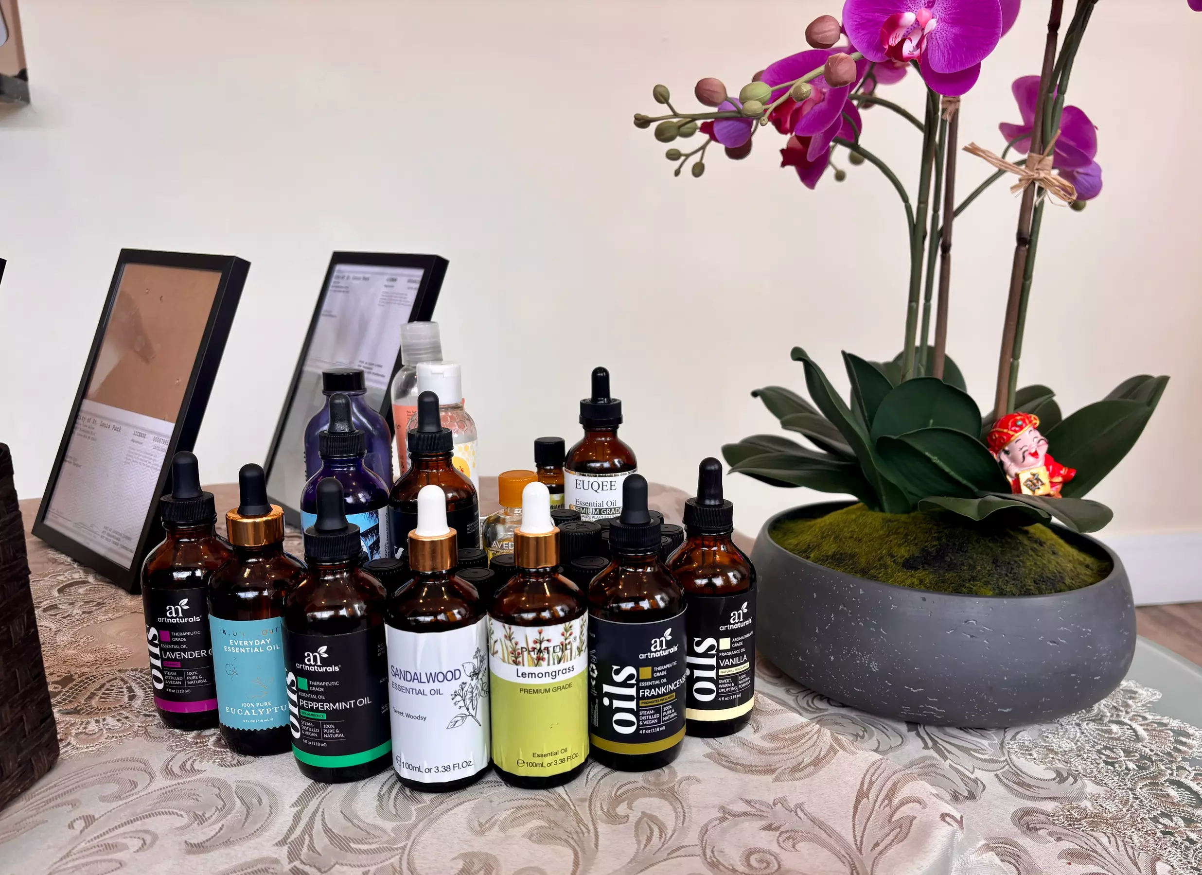 60-Minute Couple Massage with Aromatherapy Oil, Eye Mask/ Feet Mask and Hot Towel ( Up to 30% Off )