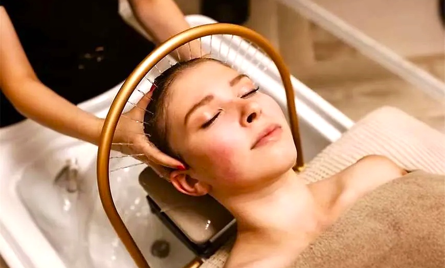 Image 1: Revitalisez vos cheveux et détendez-vous avec un Head Spa relaxant