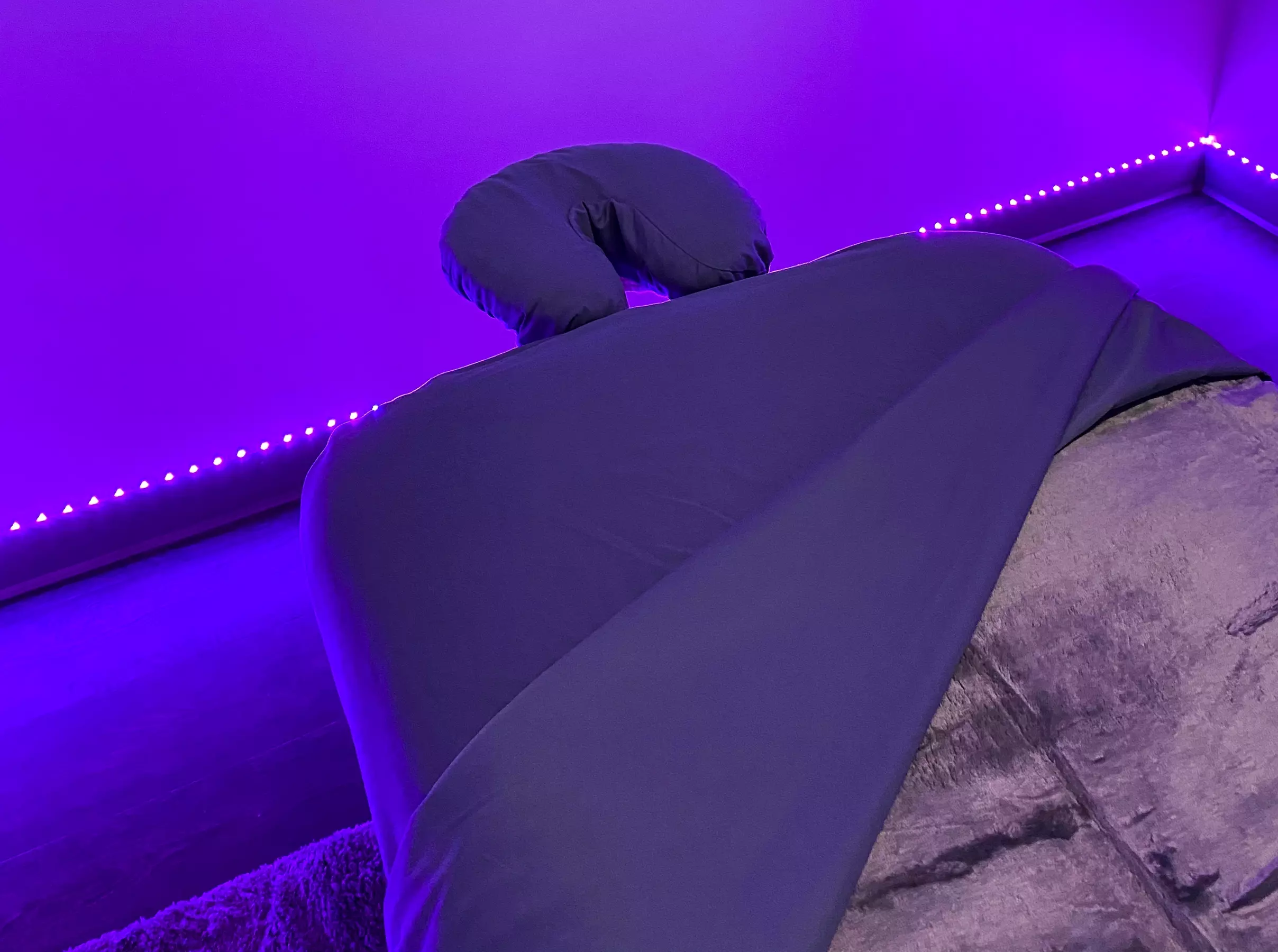 Hot Stone Massage: Melt Away Muscle Tension & Quiet a Busy Mind