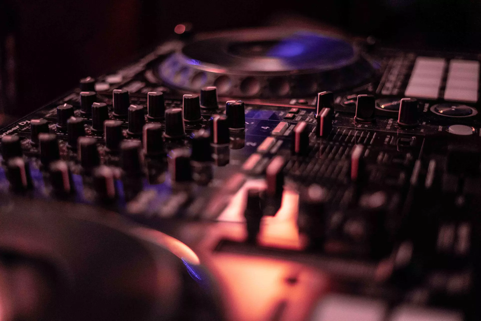 Studio Thunderpetz LLC offers comprehensive DJ lessons, from single sessions to in-depth series, with up to 45% off. - Primary Image