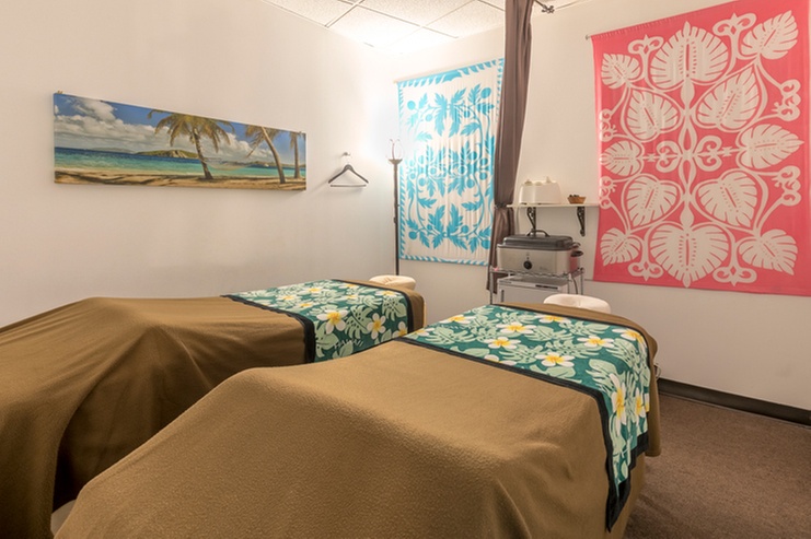 Enjoy Lomi Lomi Massage and Reflexology for Ultimate Relaxation