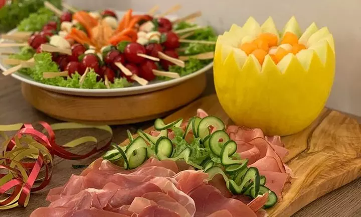 Montags-Freitags: Frühstücksbuffet mit Säften, Tee und Kaffee für 1 oder 2 Personen (bis zu 22% sparen) - Primary Image