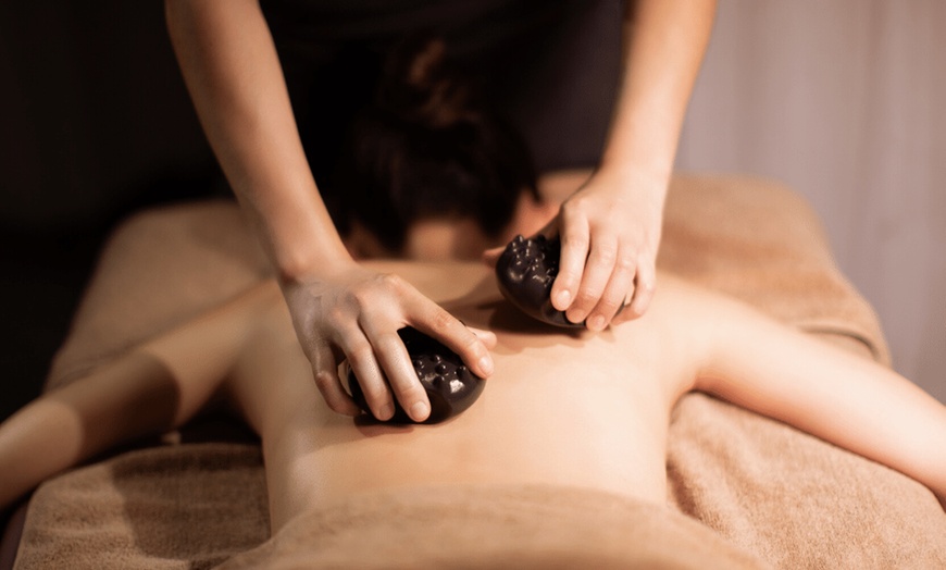 Image 6: Couples 60-Min or 90-Min Relaxing Combo Package w/ Hot Stones at New Fan Fan Spa Up to 50% Off