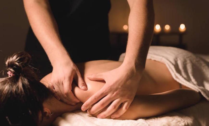 Image 4: Pause beauté et détente avec exfoliation des pieds et modelage dos
