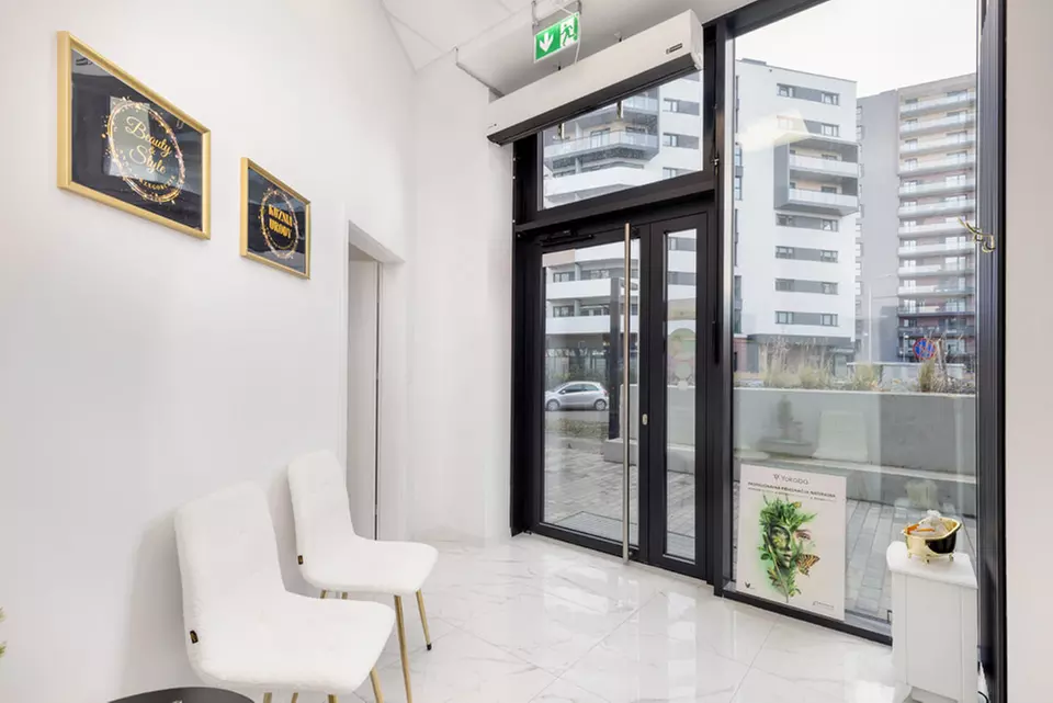 Paznokciowy Power lub pedicure hybrydowy z opracowaniem pięt dla 1 osoby w Beauty & Style Anna Grzegorczyk