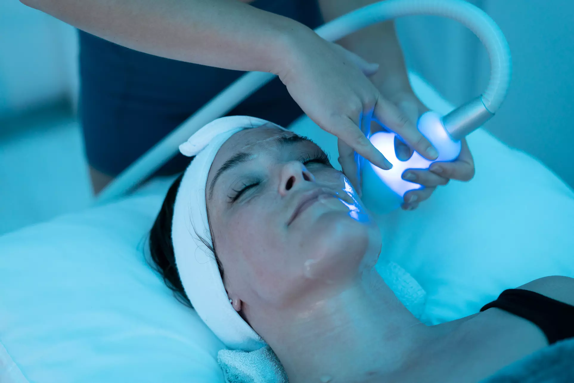Discover the rejuvenating Cryoskin Slimming or Toning Session and Facial at Reboot Float Spa-Marina, with savings up to 35% - Primary Image