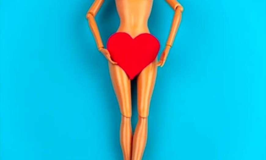 Image 10: Feel Fresh: 1, 3 or 5 Female Brazilian Soft/Strip Wax Sessions 