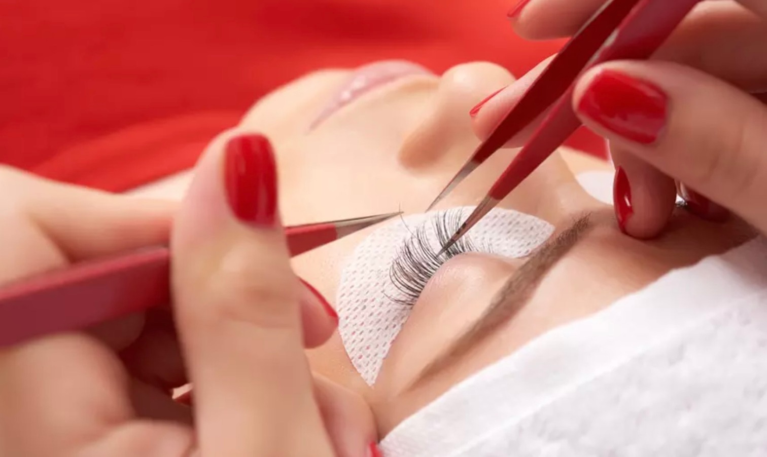 Transform Your Look with Luxury Eyelash Extensions