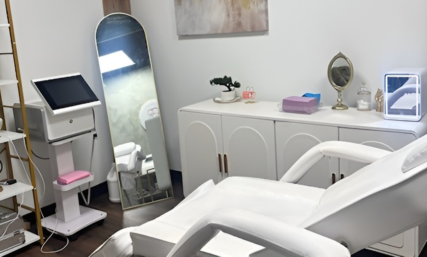 Image 3: Relax with 1,3, or 5 Lymphatic Drainage Massages