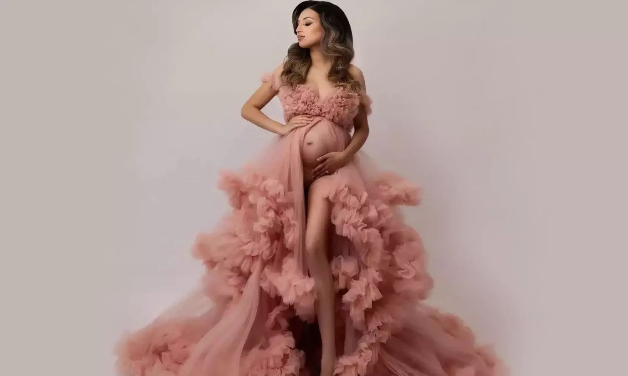 Maternity photoshoot with an soft copies on USB