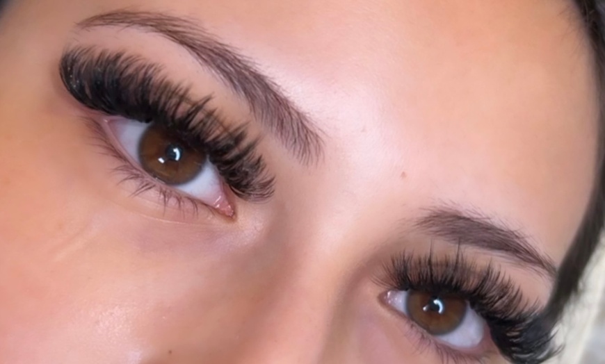 Image 5: Up to 40% Off on Eyelash Extensions at Lavish Lash Beauty Bar