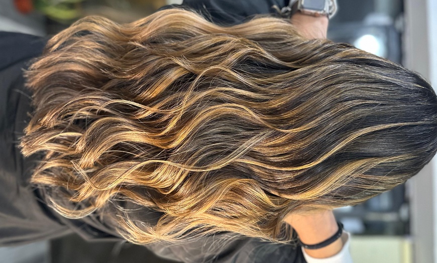 Image 4: Retoque de mechas o balayage con diagnóstico y tratamiento capilar