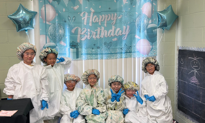 Image 4: Splash Room Experience - Let the walls be your canvas!