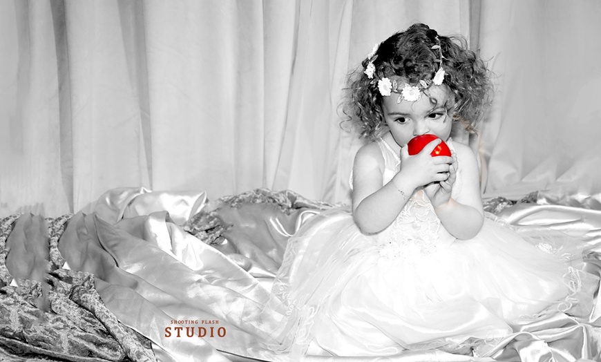 Image 8: Shooting enfants STUDIO POSE AGENCE